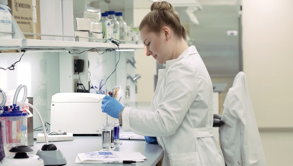 Hilary Skalski does some estrous cycle staging in a lab.